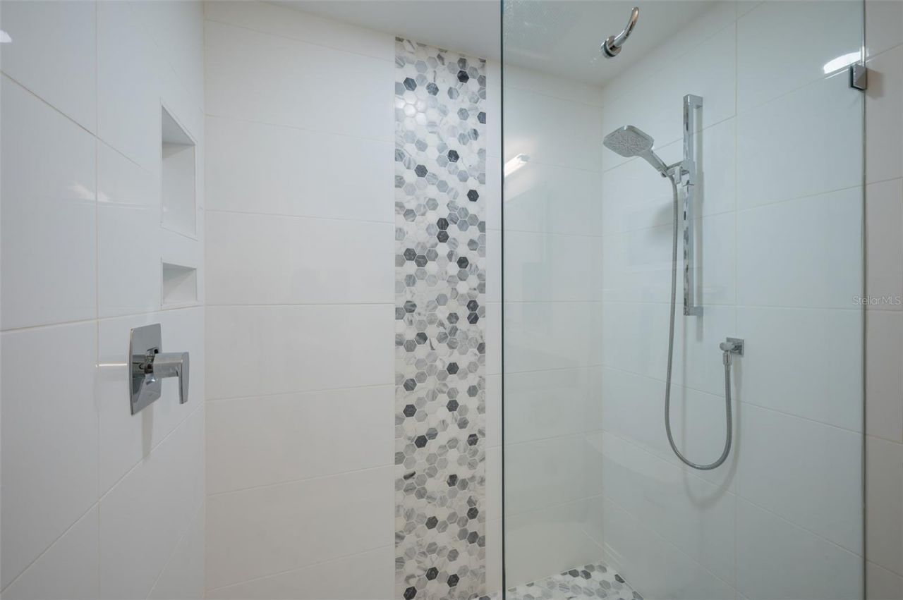 800 N Tamiami Trail, Unit 815, Sarasota, FL 34236 Photo