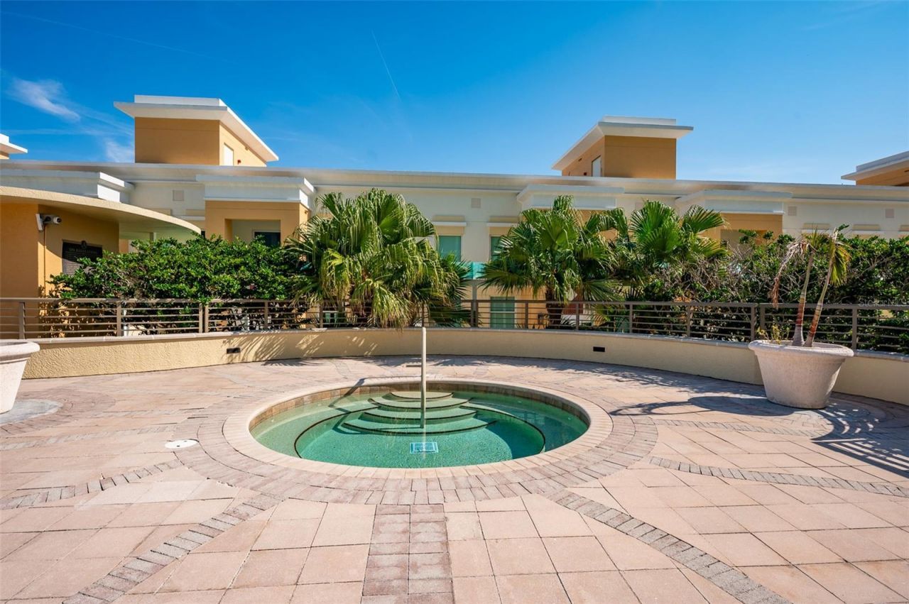 800 N Tamiami Trail, Unit 815, Sarasota, FL 34236 Photo