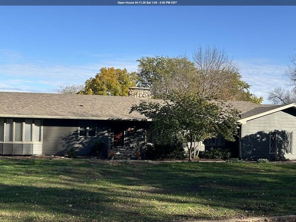 4412 MANOR CIR, Sioux City, IA 51104