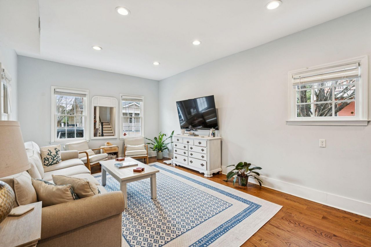 78 America Street Photo 8