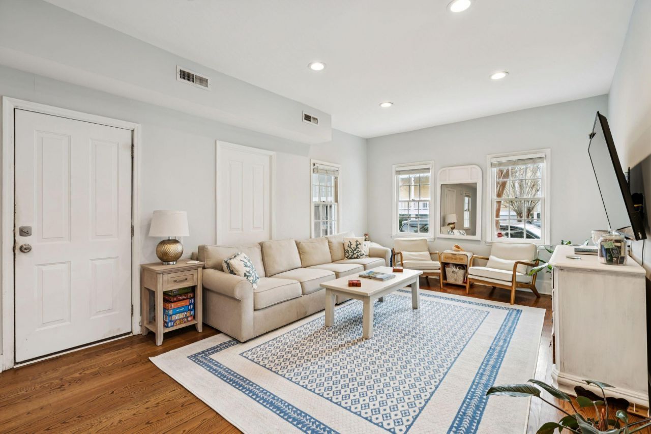 78 America Street Photo 9