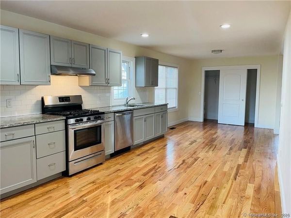 31 Brainerd, Branford, CT 06405