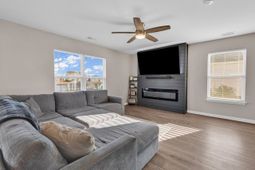 317 Truce St. photo 4