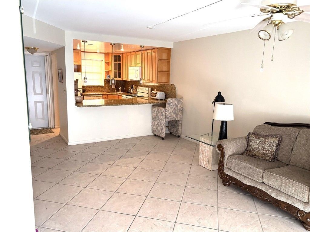 630 Tennis Club Dr, Unit 202, Fort Lauderdale, FL 33311 Main Photo