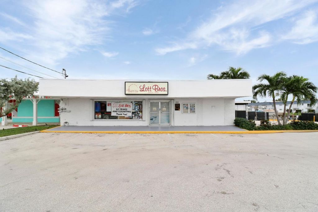 631 Northlake Boulevard, North Palm Beach, FL 33408 Photo