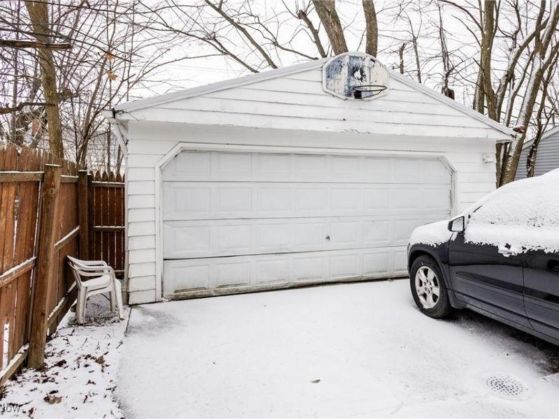 26831 Shoreview Avenue, Euclid, OH 44132 Photo 4