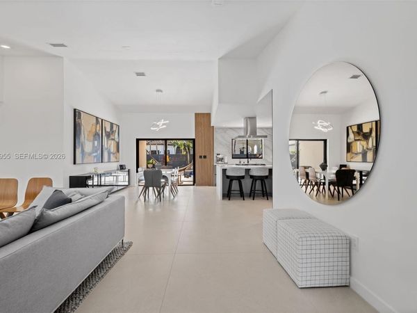 7910 NW 169th Ter, Miami Lakes, FL 33016