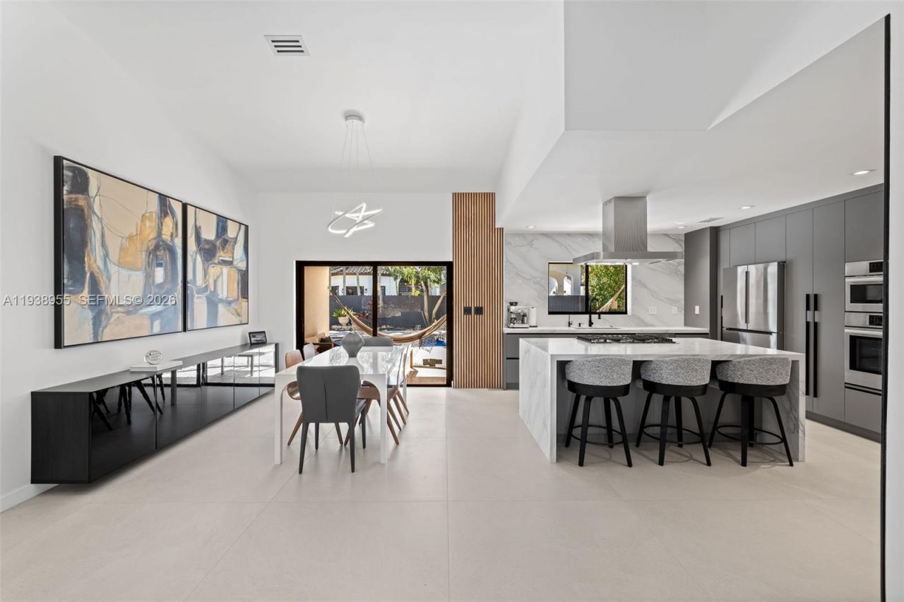 7910 NW 169th Ter, Miami Lakes, FL 33016 Photo