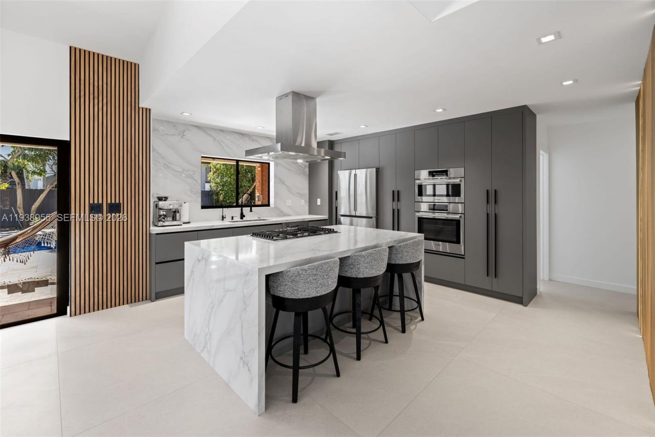 7910 NW 169th Ter, Miami Lakes, FL 33016 Photo