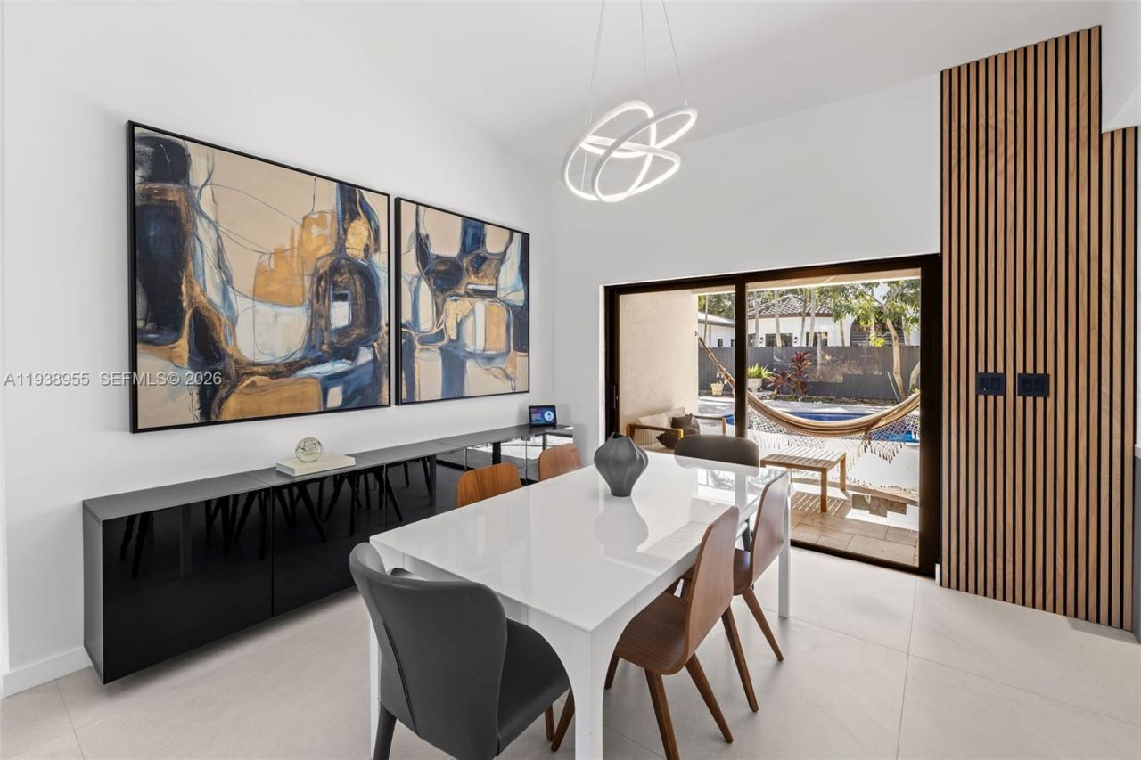 7910 NW 169th Ter, Miami Lakes, FL 33016 Photo