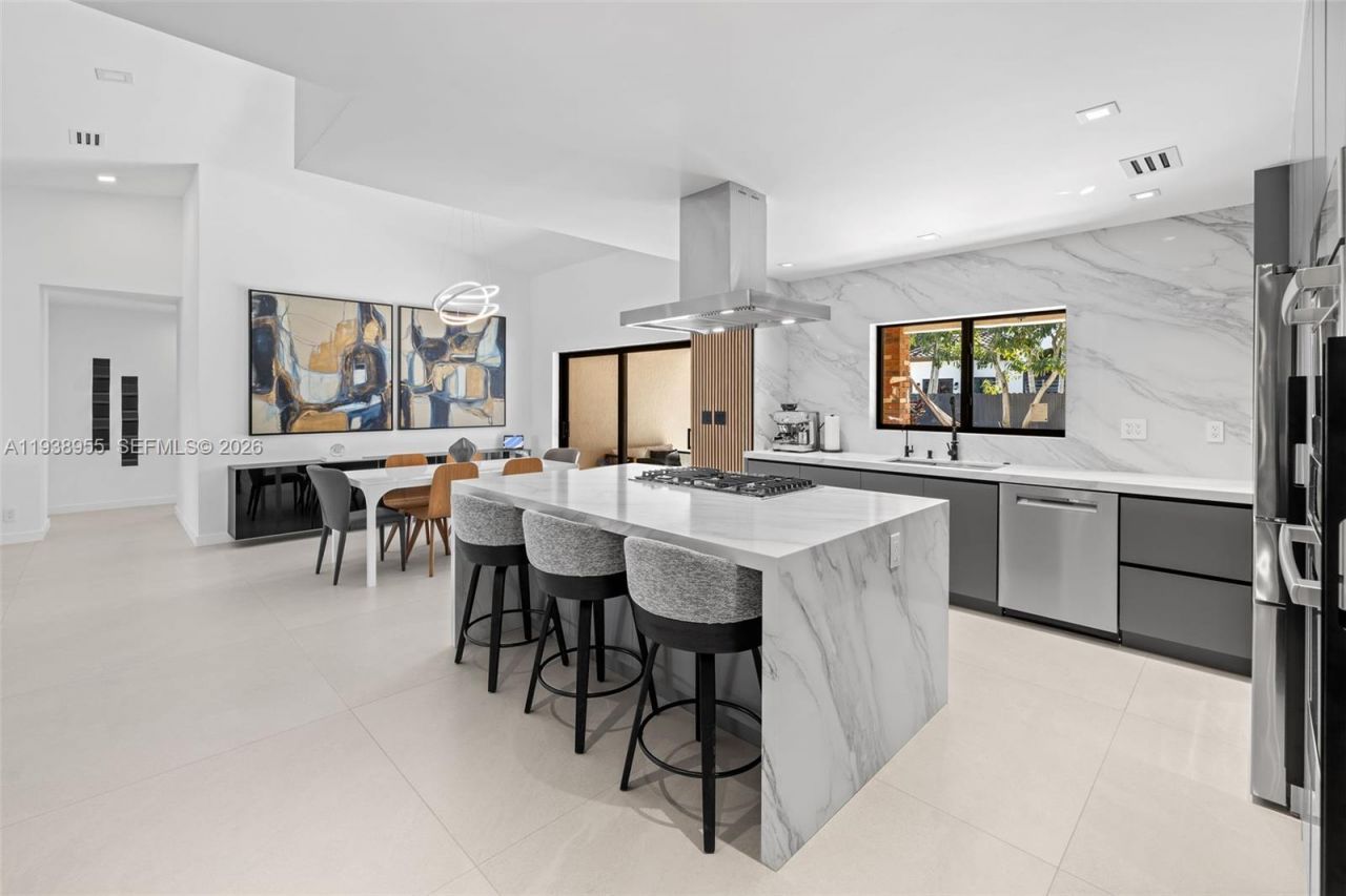 7910 NW 169th Ter, Miami Lakes, FL 33016 Photo