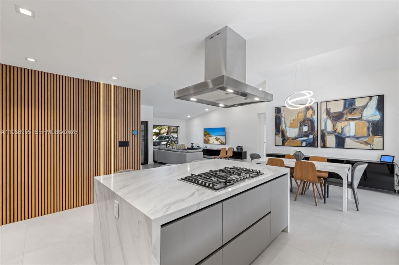 7910 NW 169th Ter, Miami Lakes, FL 33016 Photo