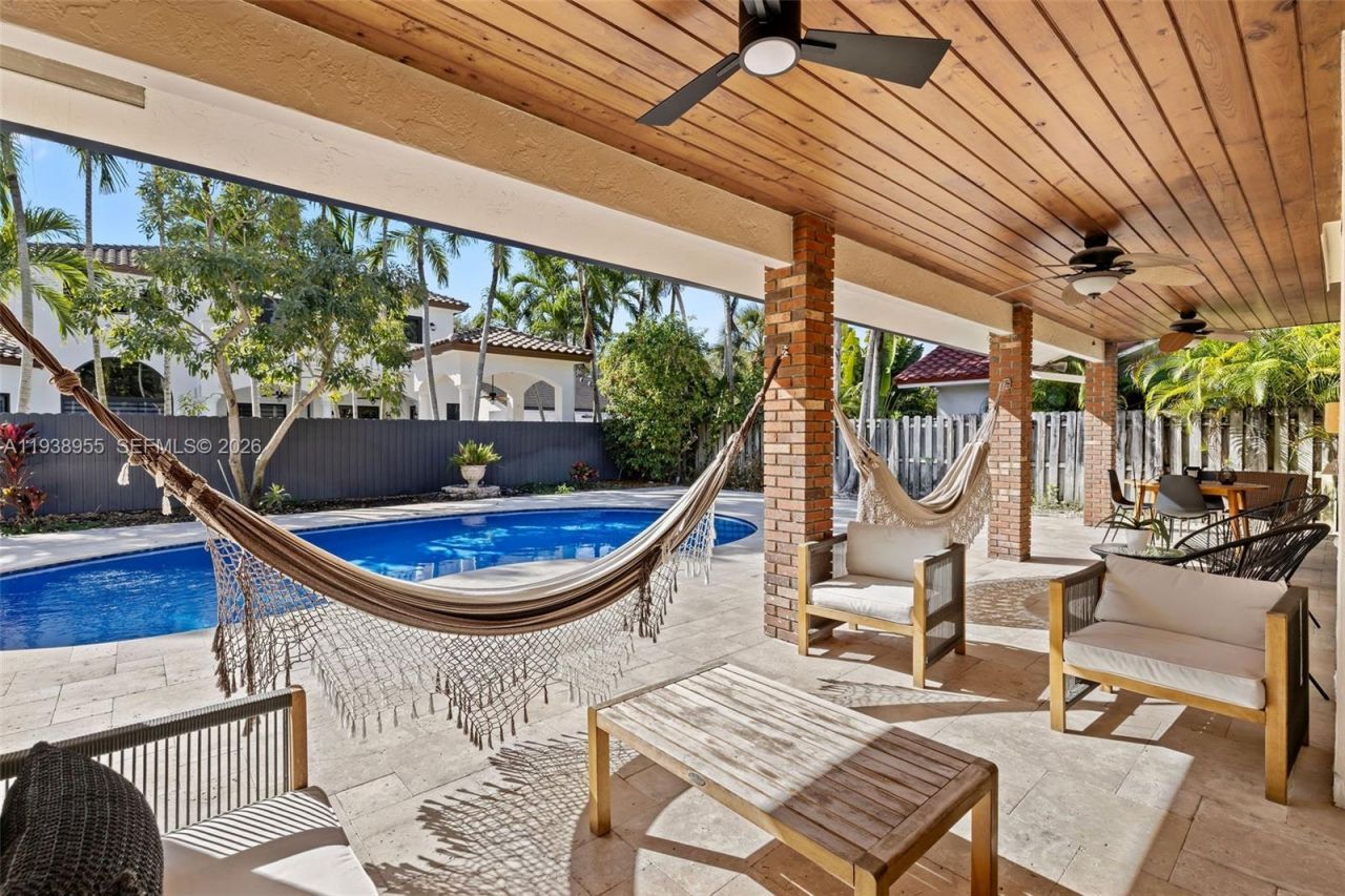 7910 NW 169th Ter, Miami Lakes, FL 33016 Photo