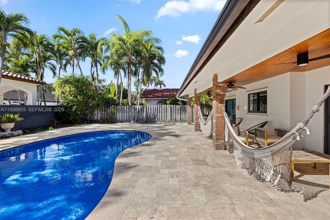 7910 NW 169th Ter, Miami Lakes, FL 33016 Photo