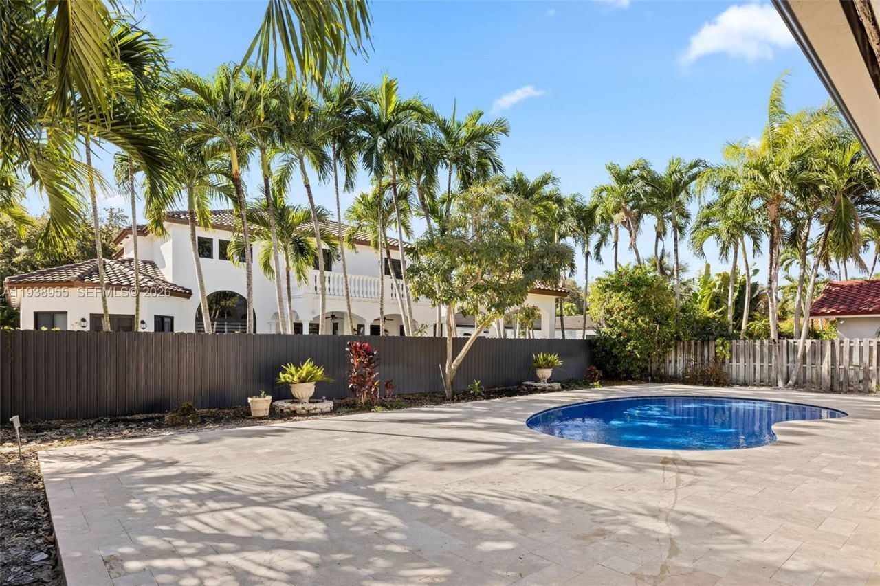 7910 NW 169th Ter, Miami Lakes, FL 33016 Photo