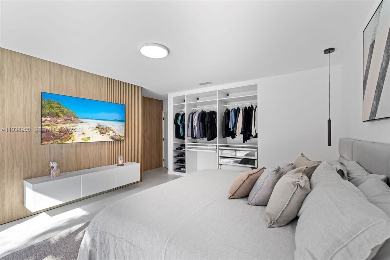 7910 NW 169th Ter, Miami Lakes, FL 33016 Photo