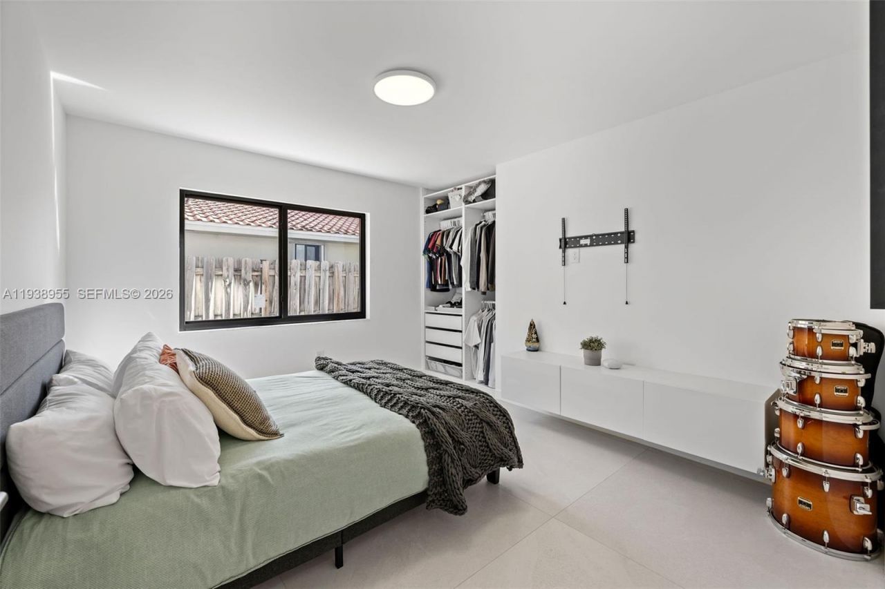 7910 NW 169th Ter, Miami Lakes, FL 33016 Photo