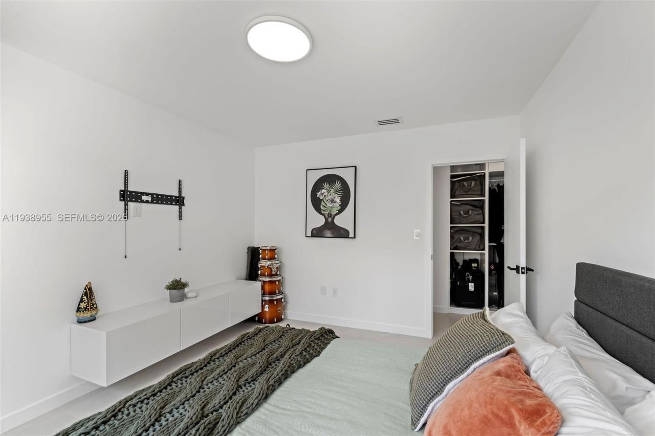 7910 NW 169th Ter, Miami Lakes, FL 33016 Photo