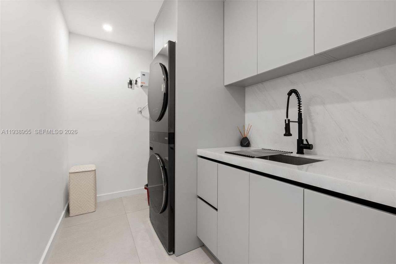 7910 NW 169th Ter, Miami Lakes, FL 33016 Photo