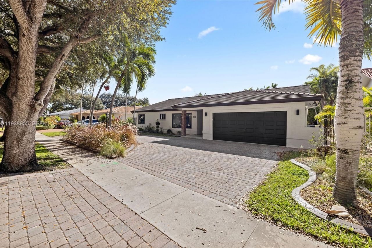 7910 NW 169th Ter, Miami Lakes, FL 33016 Photo