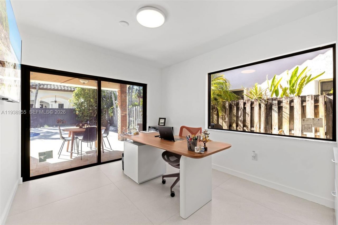 7910 NW 169th Ter, Miami Lakes, FL 33016 Photo