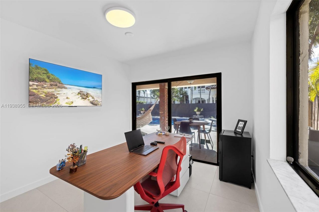 7910 NW 169th Ter, Miami Lakes, FL 33016 Photo