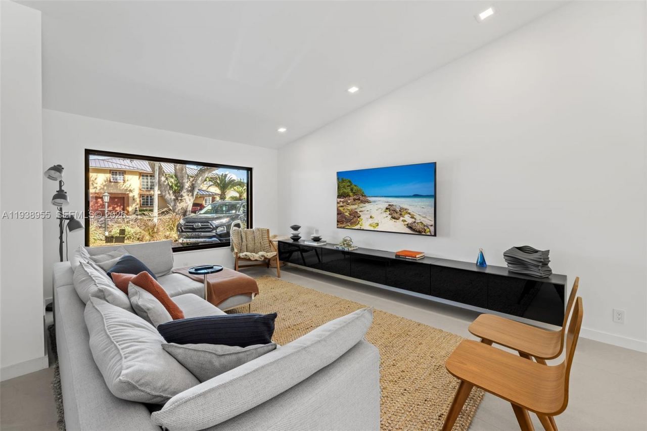 7910 NW 169th Ter, Miami Lakes, FL 33016 Photo