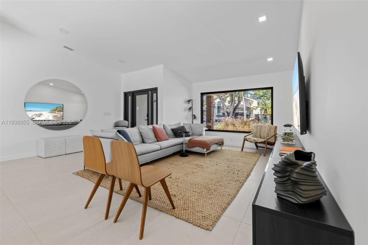 7910 NW 169th Ter, Miami Lakes, FL 33016 Photo