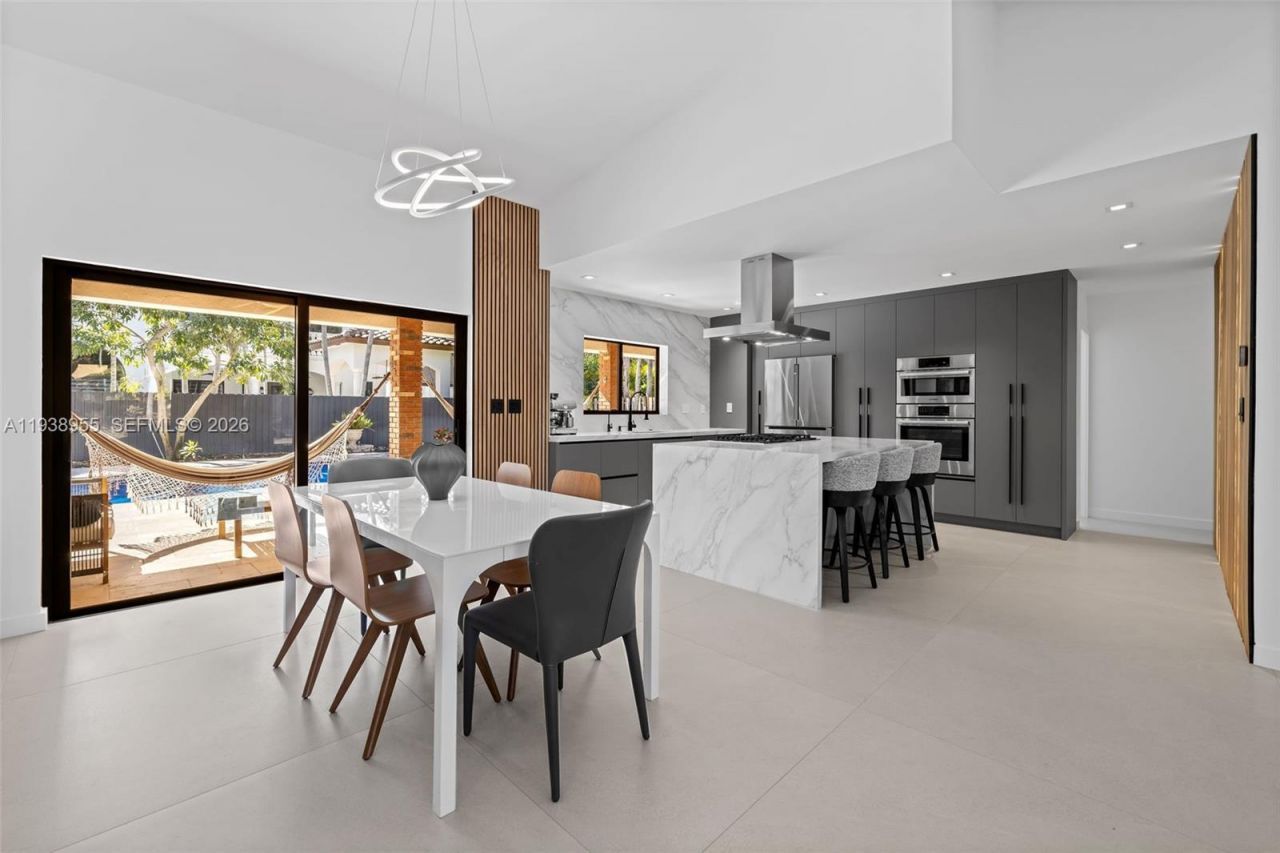 7910 NW 169th Ter, Miami Lakes, FL 33016 Photo