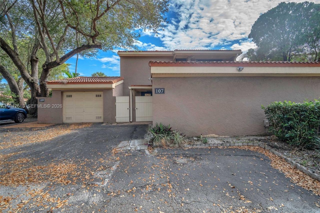 107 Heatherbrook Way, Unit 145, Hollywood, FL 33021 Photo