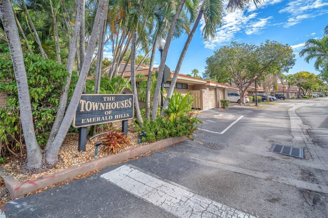 107 Heatherbrook Way, Unit 145, Hollywood, FL 33021 Photo