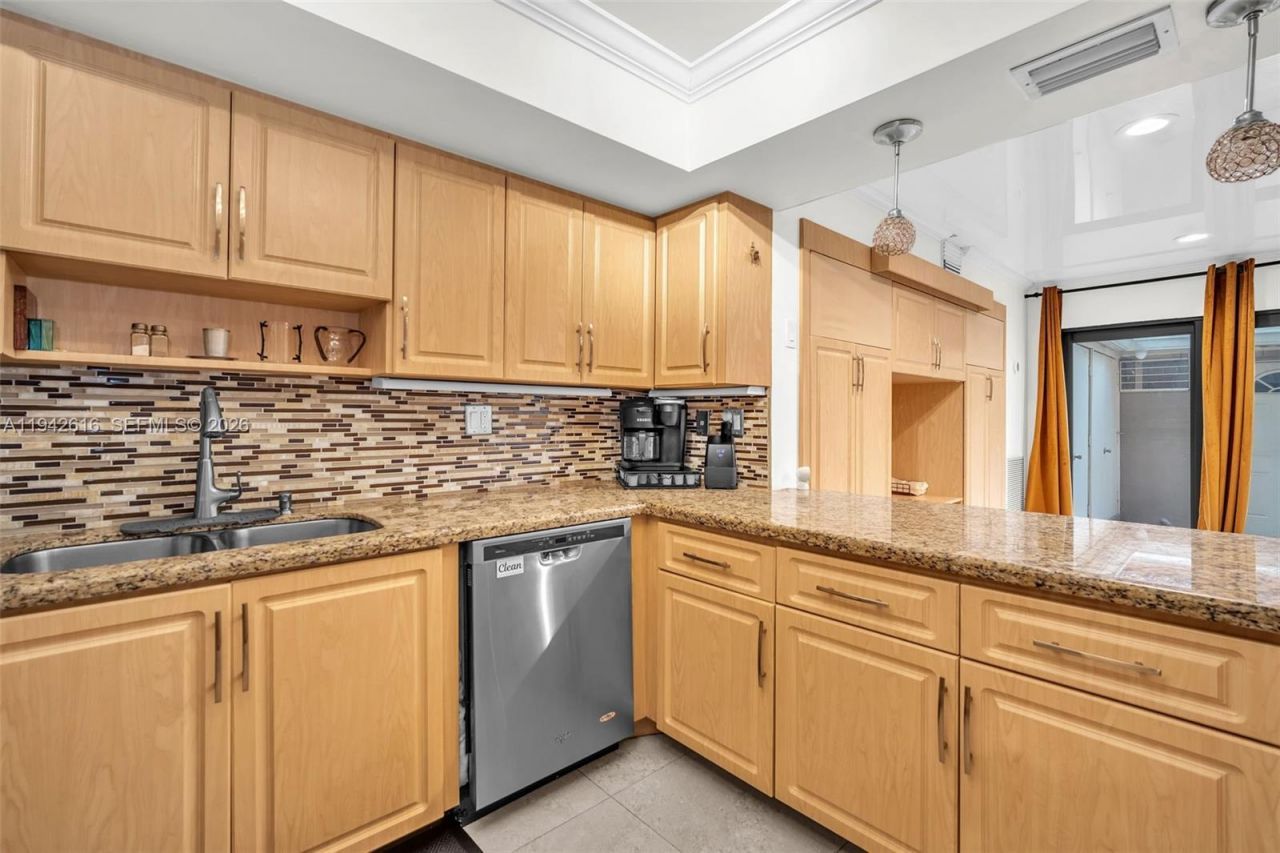 107 Heatherbrook Way, Unit 145, Hollywood, FL 33021 Photo