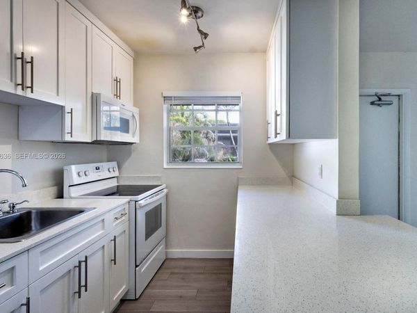 6511 Santona St, Unit C18, Coral Gables, FL 33146