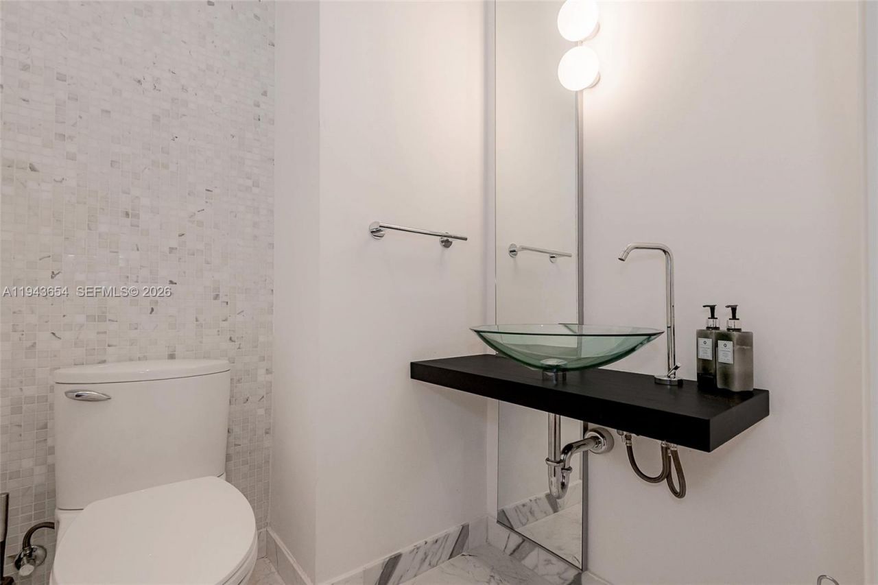 200 Biscayne Boulevard Way, Unit 5109, Miami, FL 33131 Photo