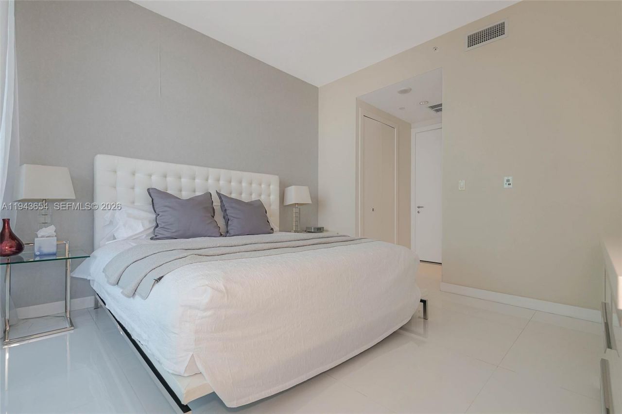 200 Biscayne Boulevard Way, Unit 5109, Miami, FL 33131 Photo