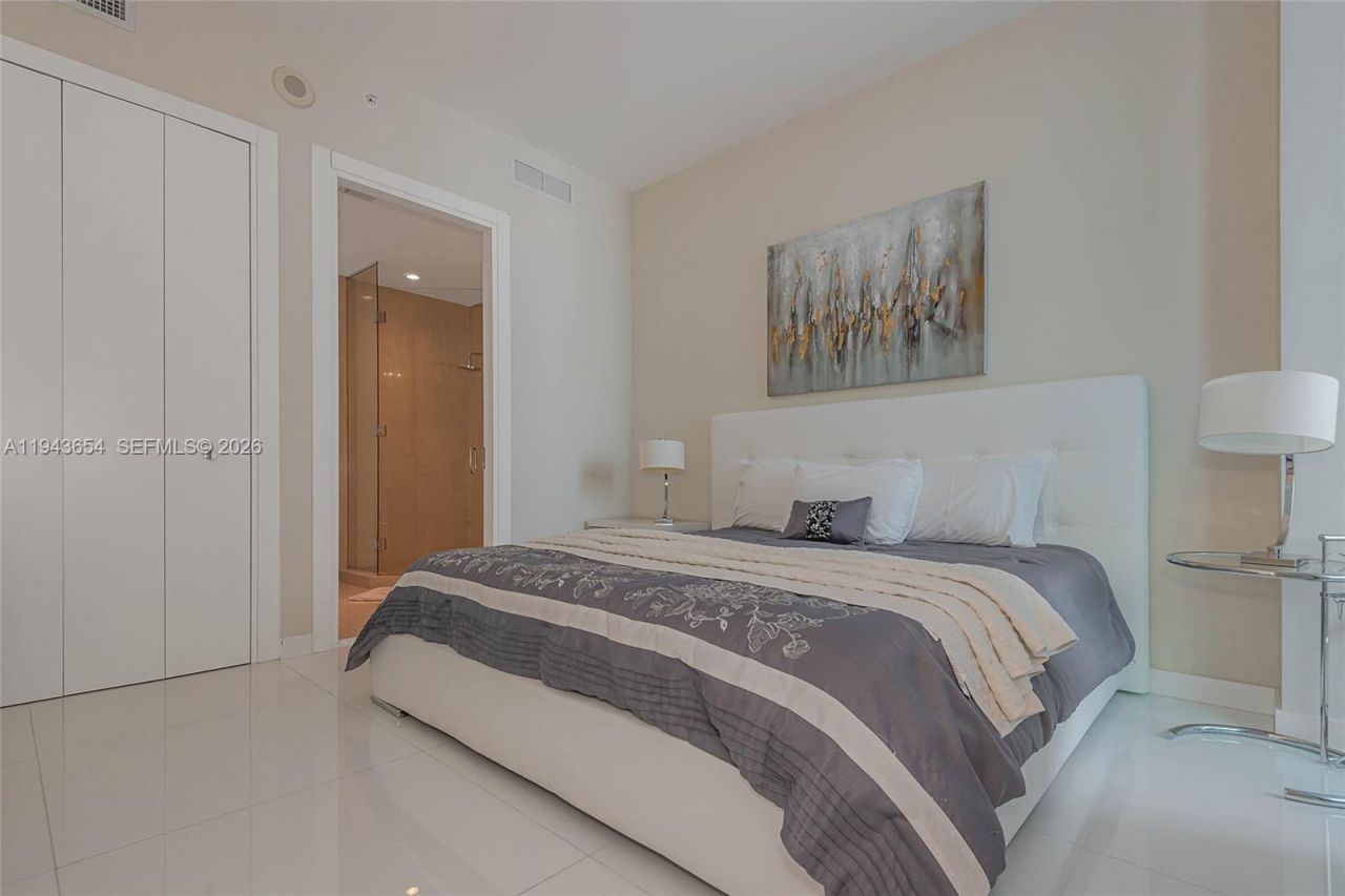 200 Biscayne Boulevard Way, Unit 5109, Miami, FL 33131 Photo