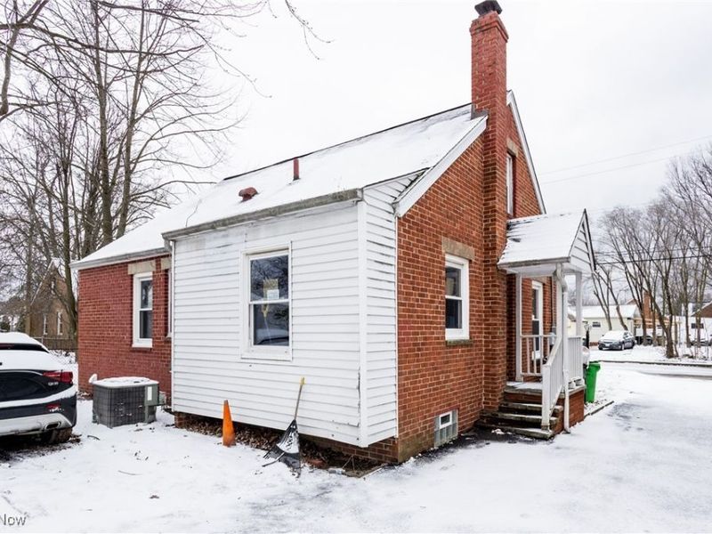 355 E 257th Street, Euclid, OH 44132 Photo 3