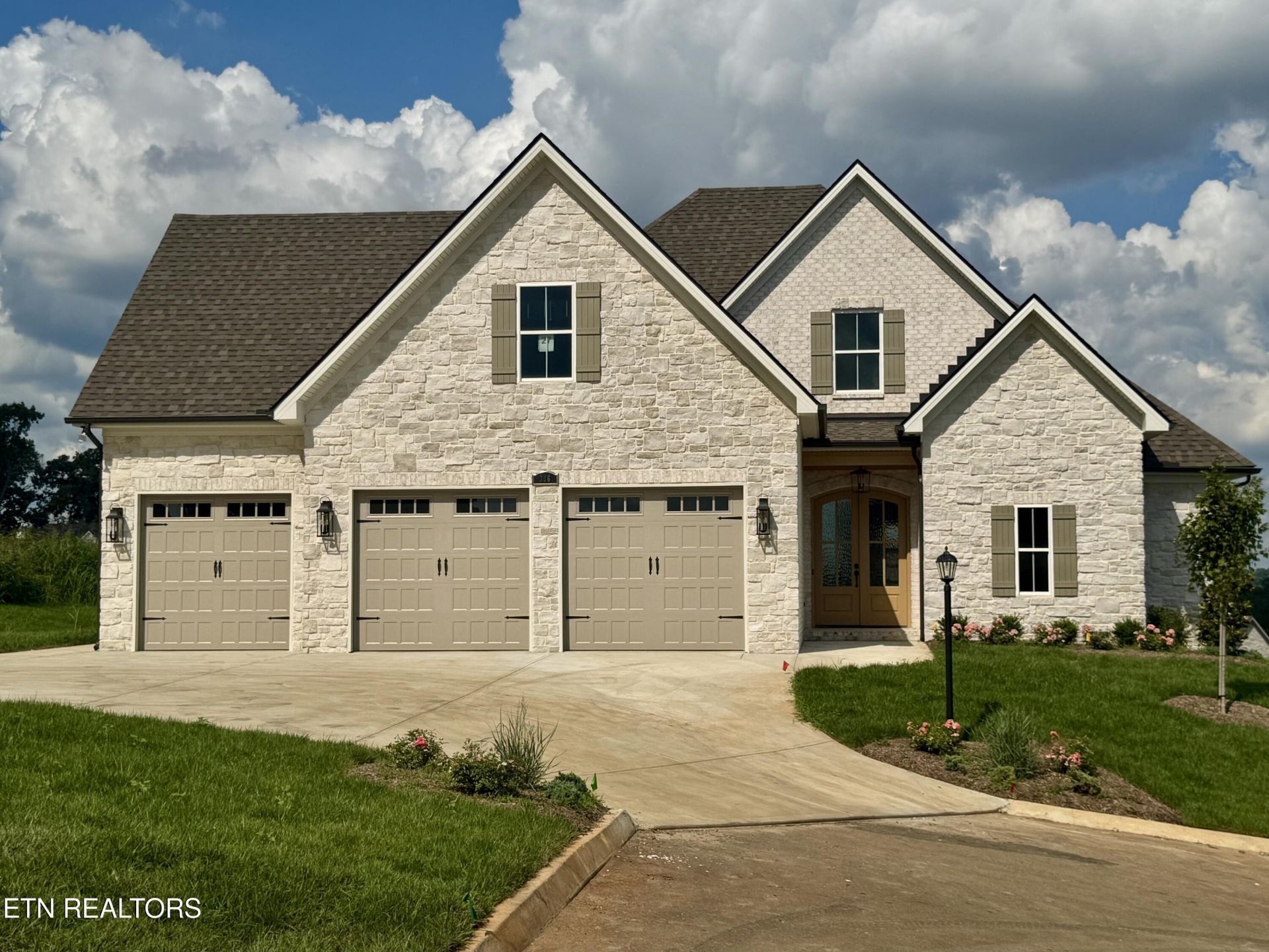 306 French Vineyard Lane, Knoxville, TN 37923 Main Photo