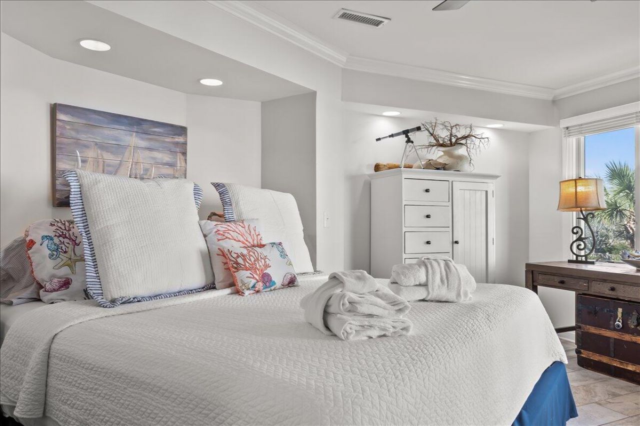 9000 Palmetto Drive Photo 18