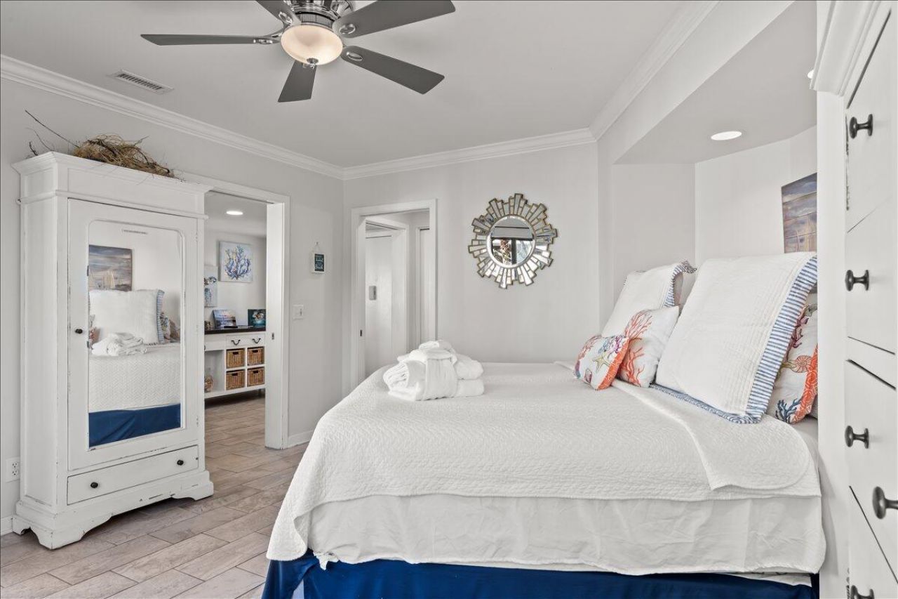 9000 Palmetto Drive Photo 20