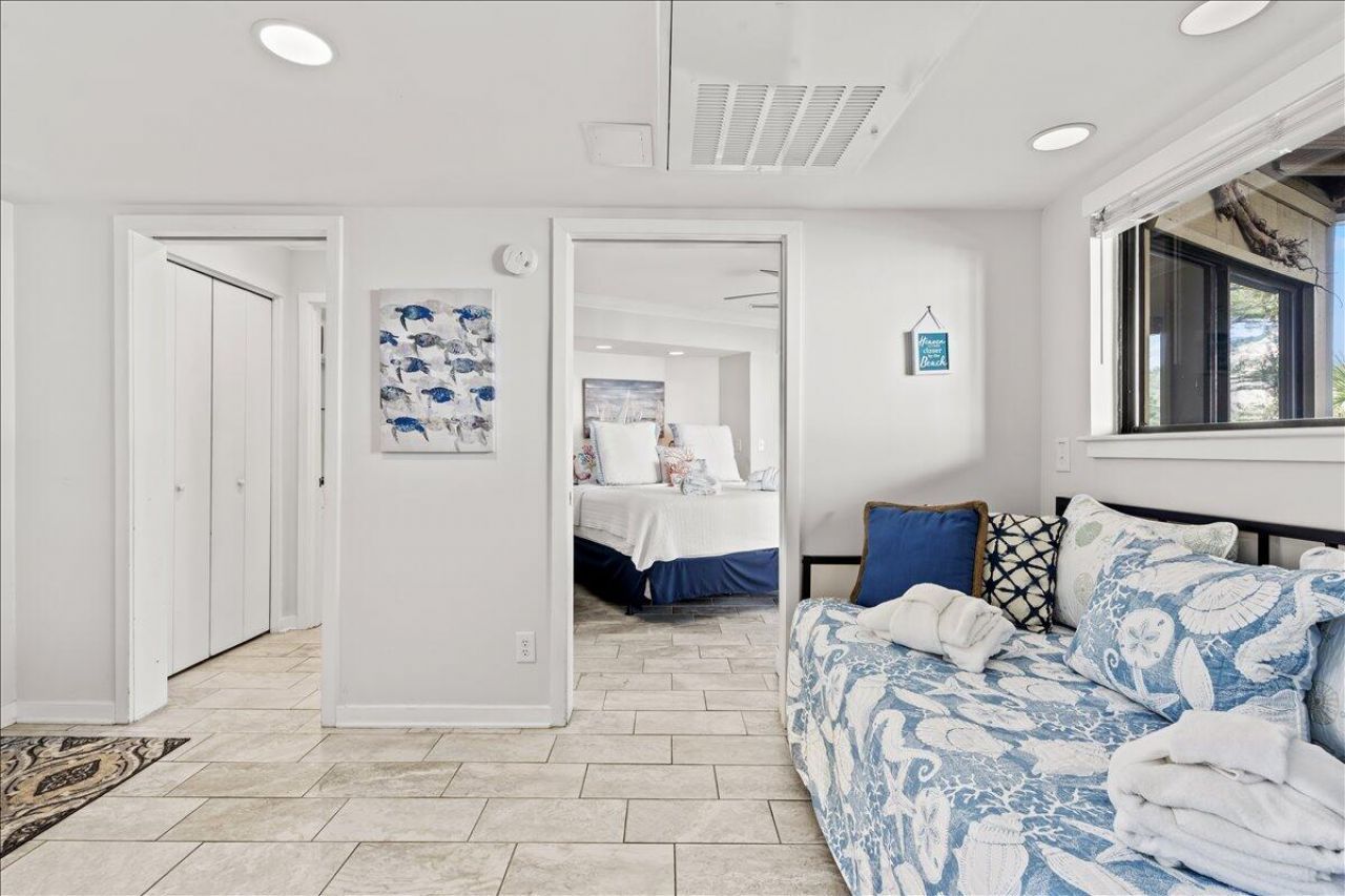 9000 Palmetto Drive Photo 6