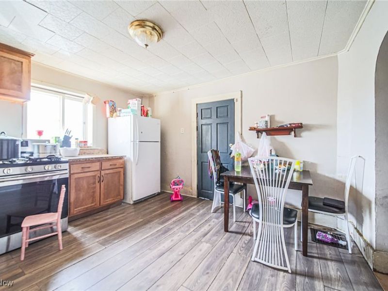 210 W 4th Street, Dover, OH 44622 Photo 8