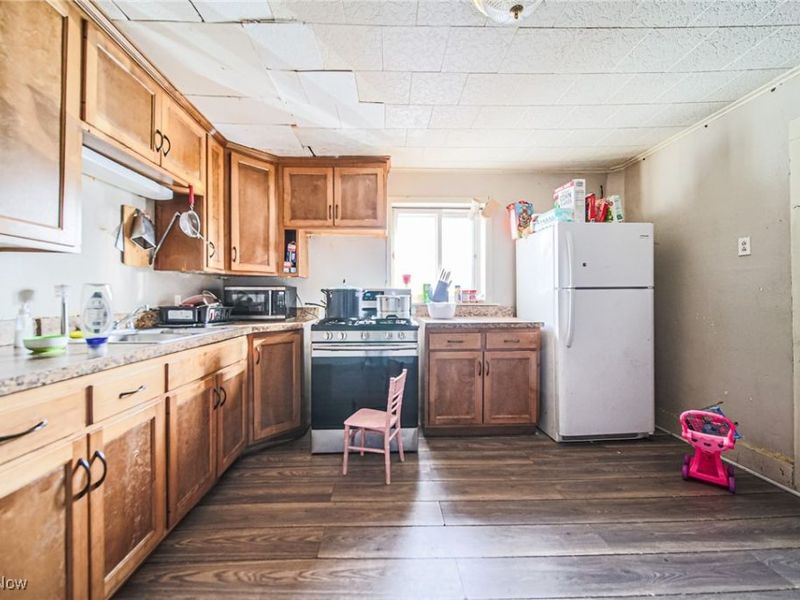 210 W 4th Street, Dover, OH 44622 Photo 9