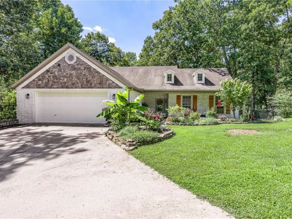 814 Summit Loop, Rogers, AR 72756
