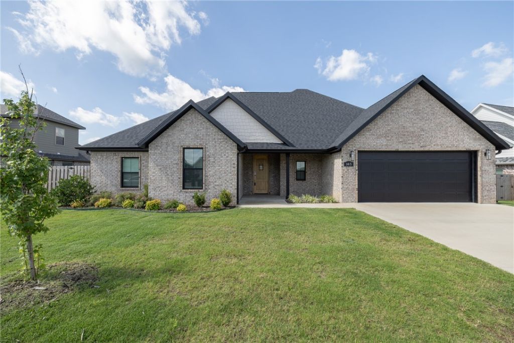 945 Pergola Avenue, Tontitown, AR 72762 Main Photo