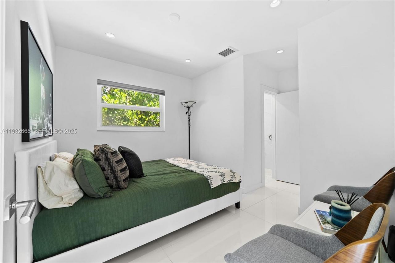 5055 N Bay Rd, Miami Beach, FL 33140 Photo