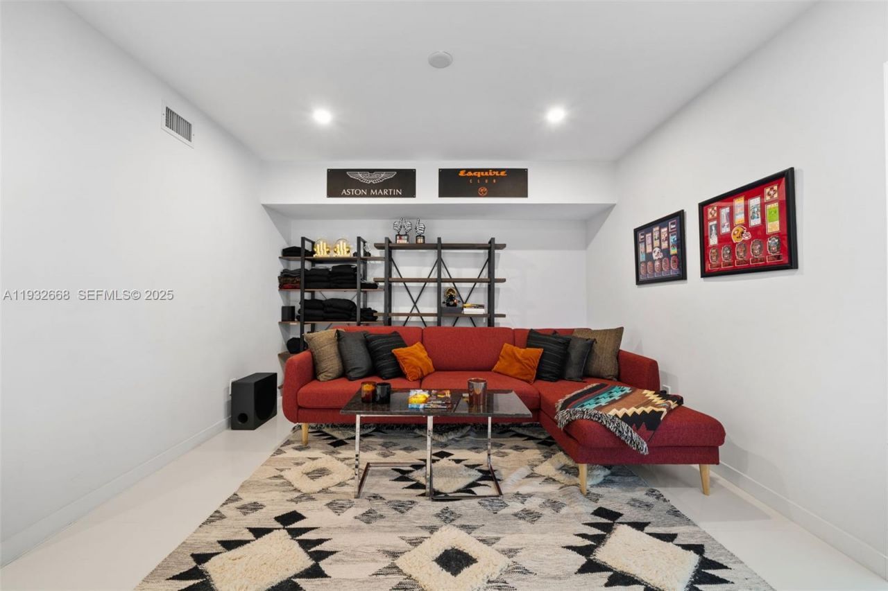 5055 N Bay Rd, Miami Beach, FL 33140 Photo