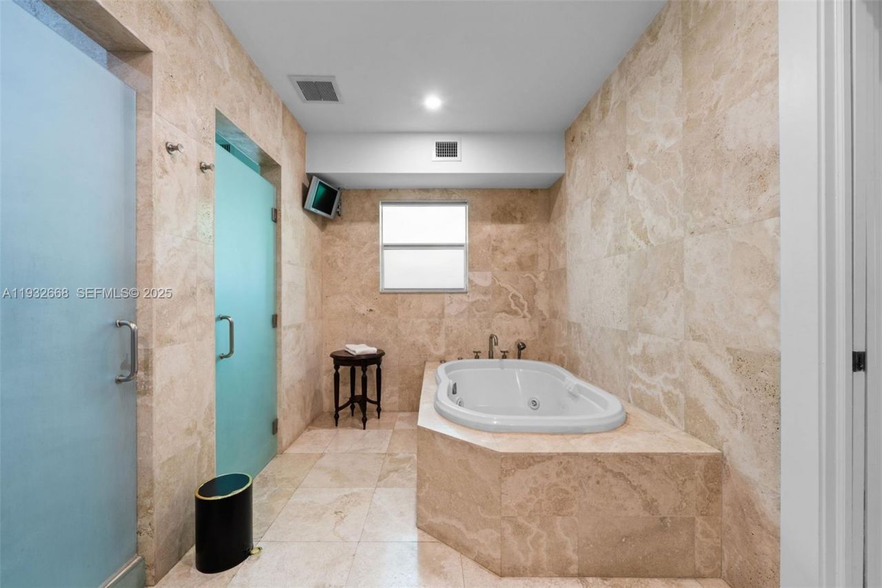 5055 N Bay Rd, Miami Beach, FL 33140 Photo