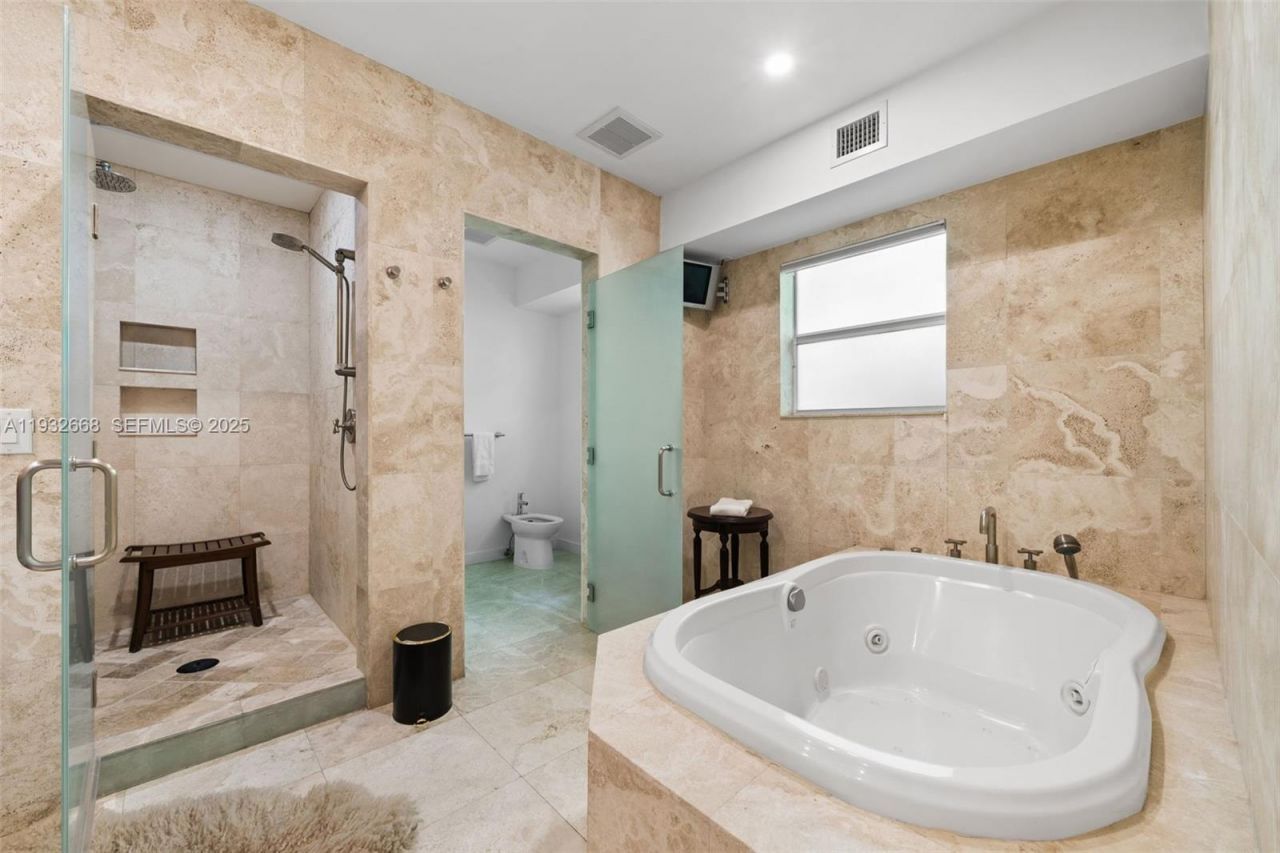 5055 N Bay Rd, Miami Beach, FL 33140 Photo