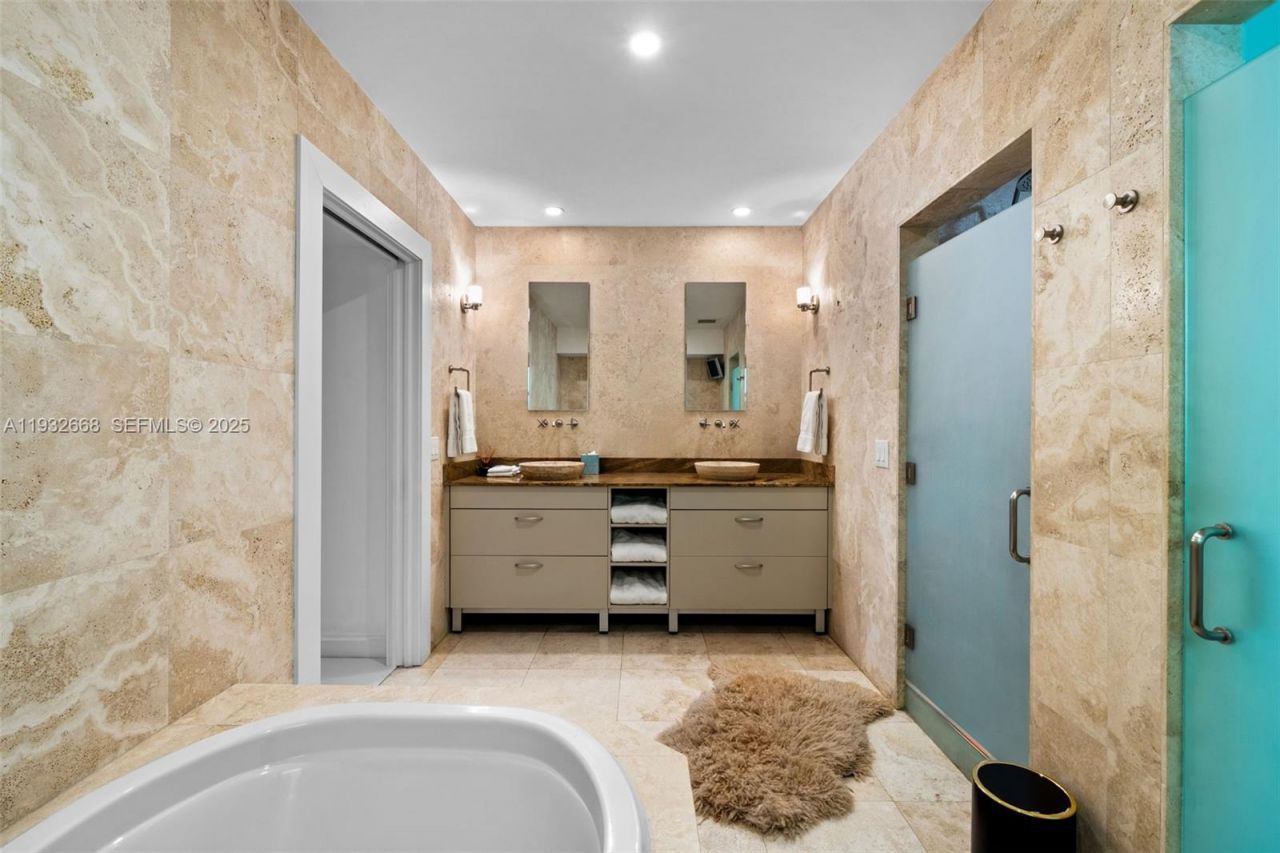 5055 N Bay Rd, Miami Beach, FL 33140 Photo